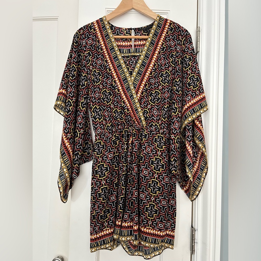 Beautiful XXS BCBG romper w/butterfly wing sleeves